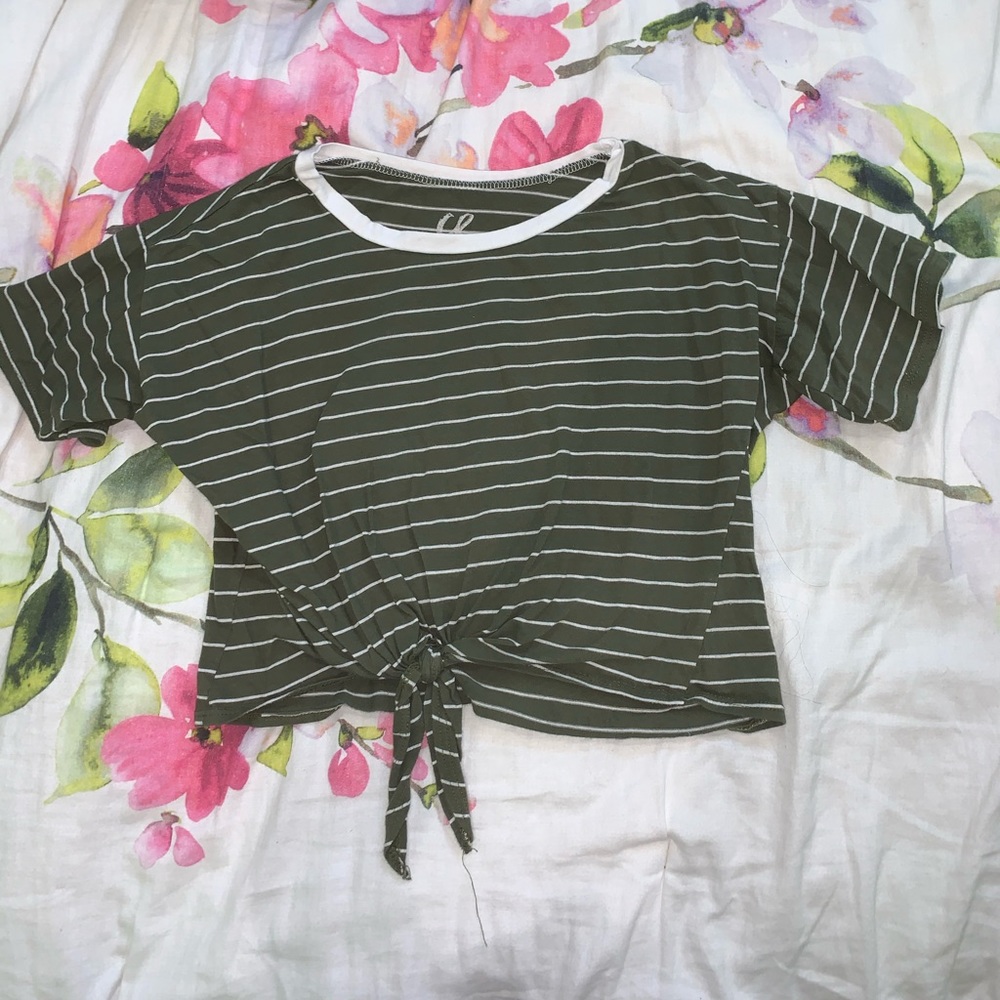 Army green and white stripe crop top🌟